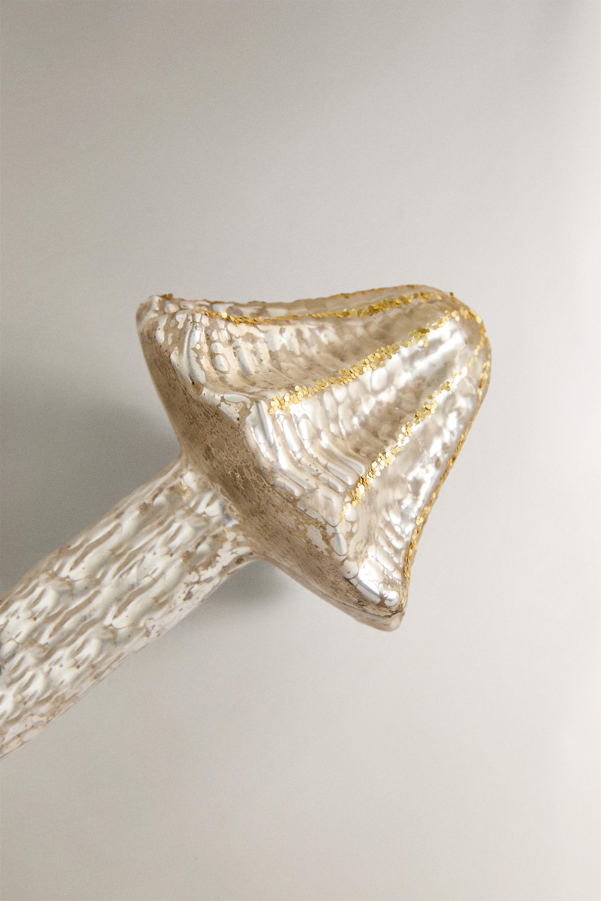 MUSHROOM CLIP CHRISTMAS ORNAMENT